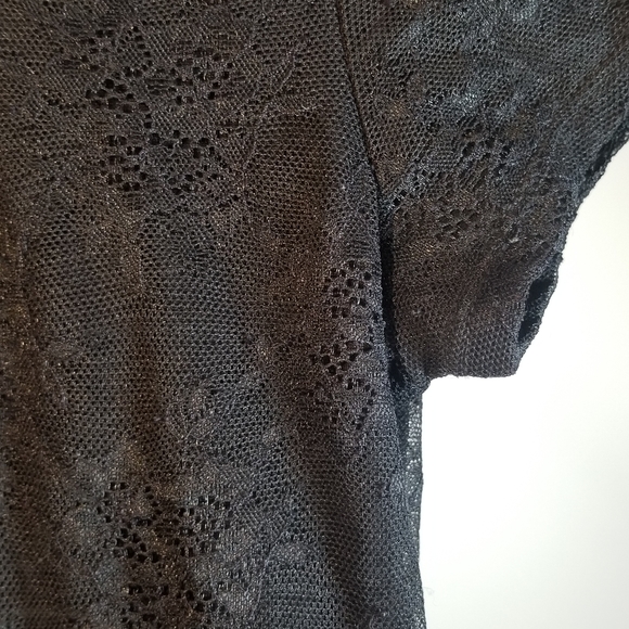 Top Peplum Blouse | All-black | Cap Sle… - Picture 6 of 15